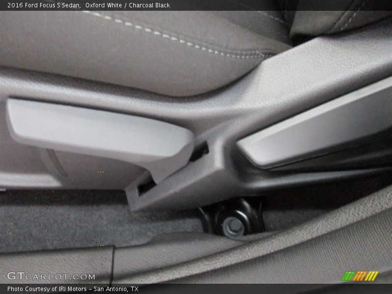 Oxford White / Charcoal Black 2016 Ford Focus S Sedan