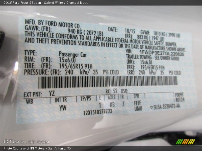 Oxford White / Charcoal Black 2016 Ford Focus S Sedan