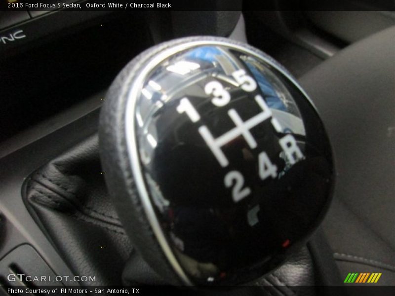 Oxford White / Charcoal Black 2016 Ford Focus S Sedan