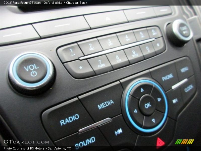 Oxford White / Charcoal Black 2016 Ford Focus S Sedan