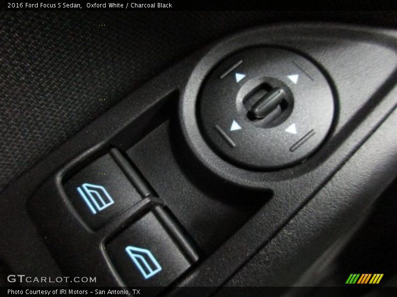 Oxford White / Charcoal Black 2016 Ford Focus S Sedan