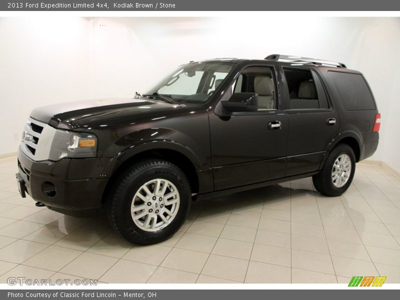 Front 3/4 View of 2013 Expedition Limited 4x4
