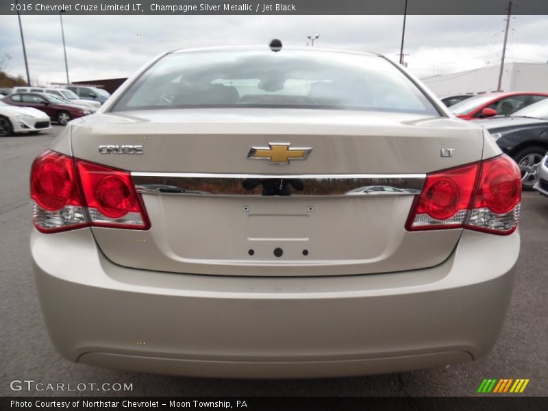 Champagne Silver Metallic / Jet Black 2016 Chevrolet Cruze Limited LT