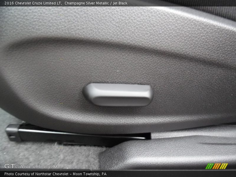 Champagne Silver Metallic / Jet Black 2016 Chevrolet Cruze Limited LT