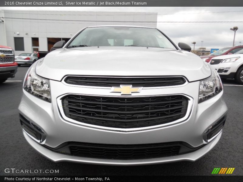 Silver Ice Metallic / Jet Black/Medium Titanium 2016 Chevrolet Cruze Limited LS
