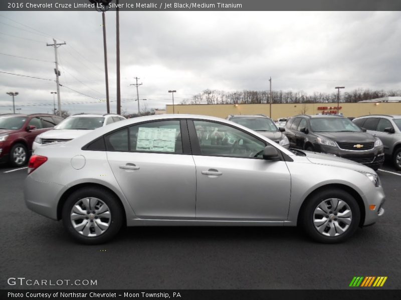 Silver Ice Metallic / Jet Black/Medium Titanium 2016 Chevrolet Cruze Limited LS