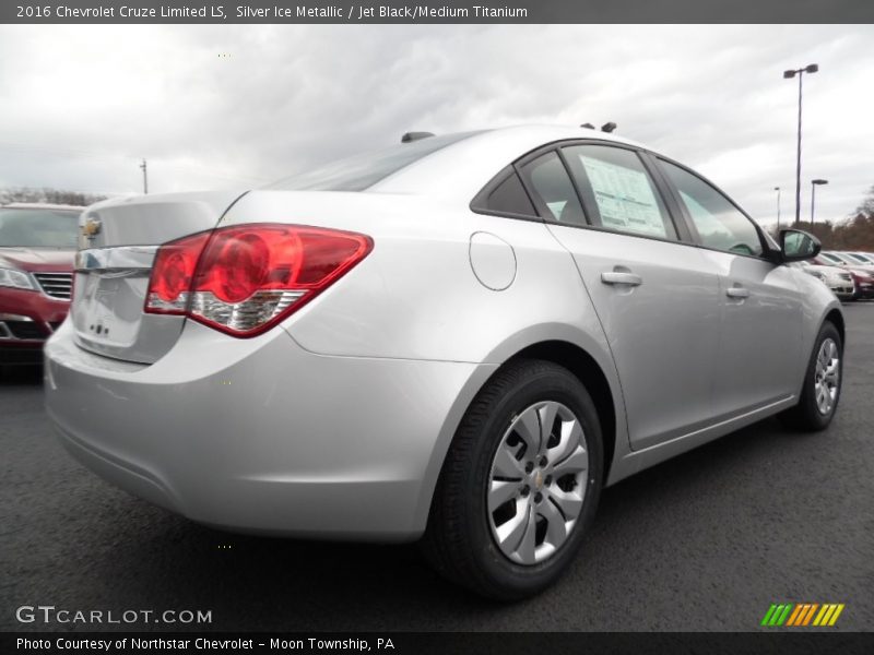 Silver Ice Metallic / Jet Black/Medium Titanium 2016 Chevrolet Cruze Limited LS
