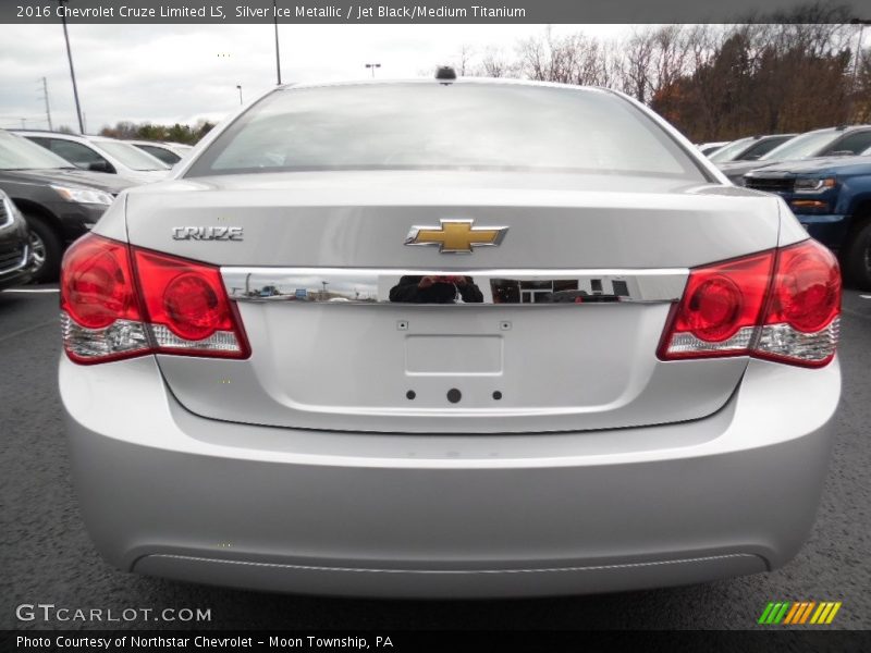 Silver Ice Metallic / Jet Black/Medium Titanium 2016 Chevrolet Cruze Limited LS