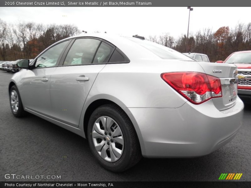 Silver Ice Metallic / Jet Black/Medium Titanium 2016 Chevrolet Cruze Limited LS