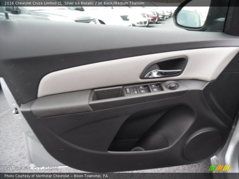 Silver Ice Metallic / Jet Black/Medium Titanium 2016 Chevrolet Cruze Limited LS