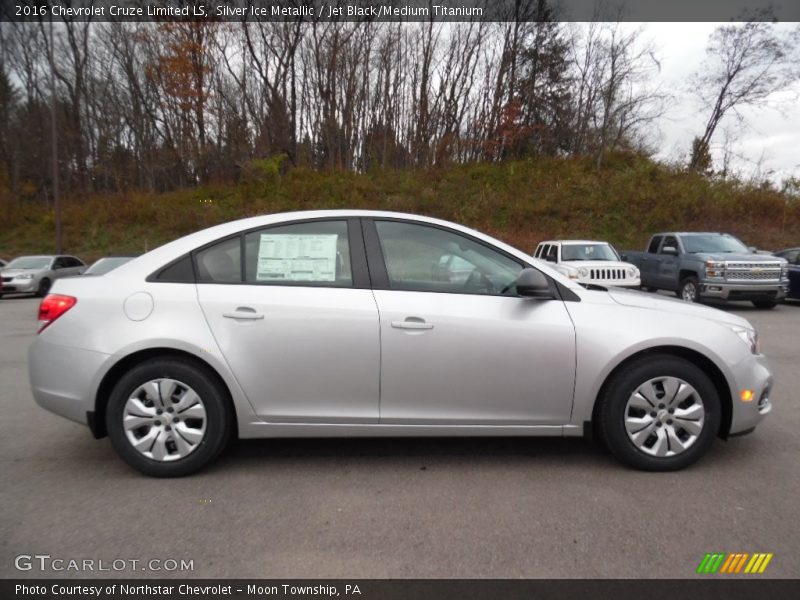 Silver Ice Metallic / Jet Black/Medium Titanium 2016 Chevrolet Cruze Limited LS