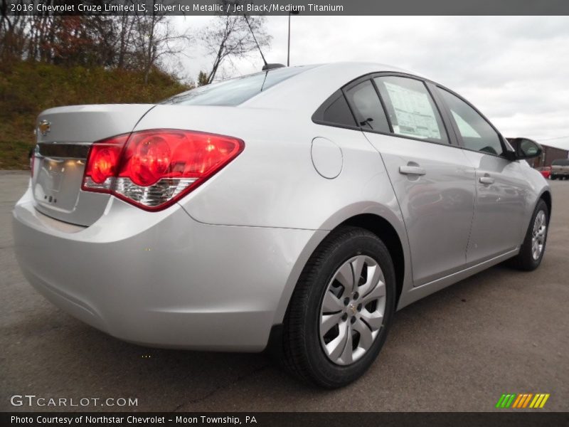 Silver Ice Metallic / Jet Black/Medium Titanium 2016 Chevrolet Cruze Limited LS