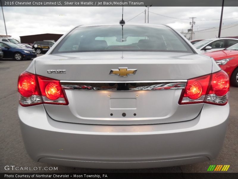 Silver Ice Metallic / Jet Black/Medium Titanium 2016 Chevrolet Cruze Limited LS