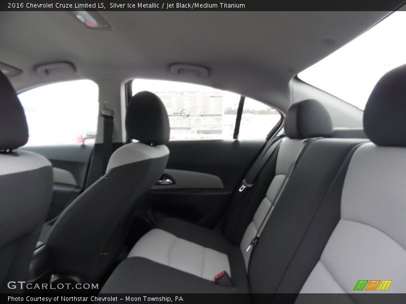 Silver Ice Metallic / Jet Black/Medium Titanium 2016 Chevrolet Cruze Limited LS