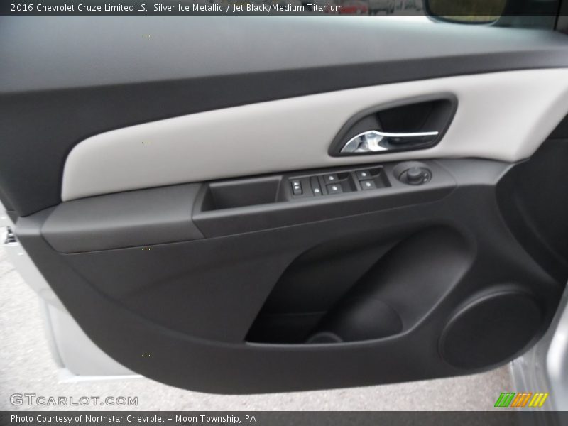Silver Ice Metallic / Jet Black/Medium Titanium 2016 Chevrolet Cruze Limited LS
