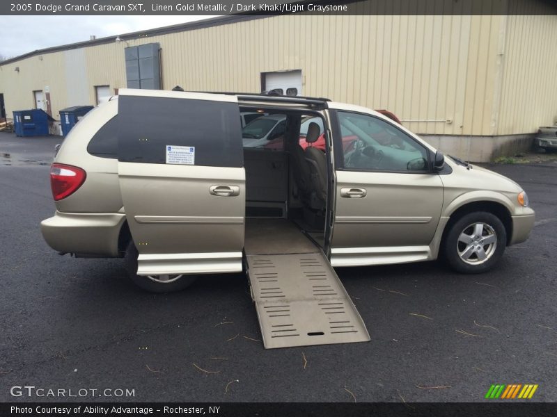Linen Gold Metallic / Dark Khaki/Light Graystone 2005 Dodge Grand Caravan SXT