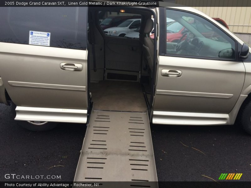 Linen Gold Metallic / Dark Khaki/Light Graystone 2005 Dodge Grand Caravan SXT