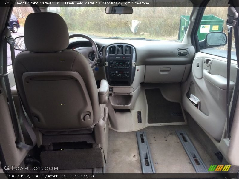 Linen Gold Metallic / Dark Khaki/Light Graystone 2005 Dodge Grand Caravan SXT