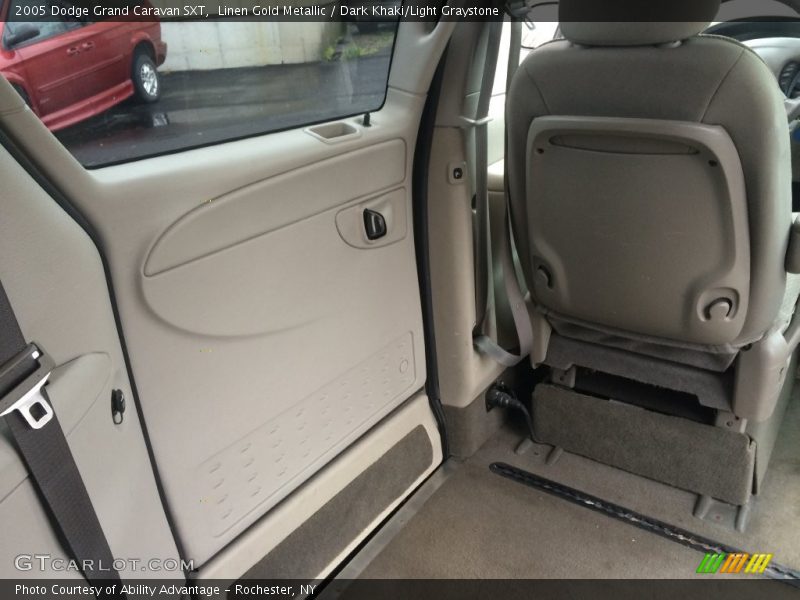 Linen Gold Metallic / Dark Khaki/Light Graystone 2005 Dodge Grand Caravan SXT
