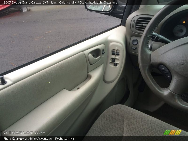 Linen Gold Metallic / Dark Khaki/Light Graystone 2005 Dodge Grand Caravan SXT