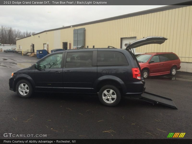 True Blue Pearl / Black/Light Graystone 2013 Dodge Grand Caravan SXT
