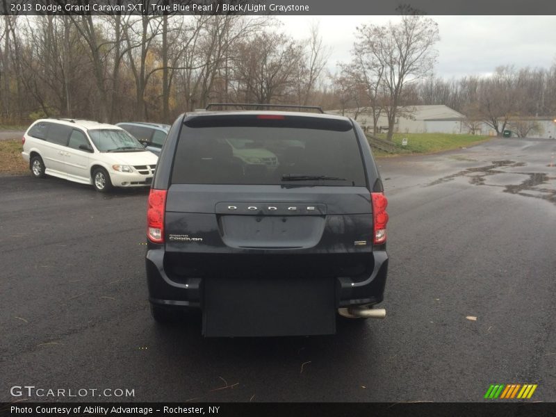 True Blue Pearl / Black/Light Graystone 2013 Dodge Grand Caravan SXT