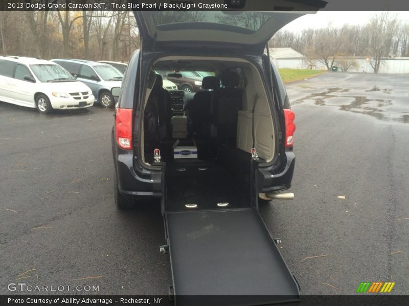 True Blue Pearl / Black/Light Graystone 2013 Dodge Grand Caravan SXT