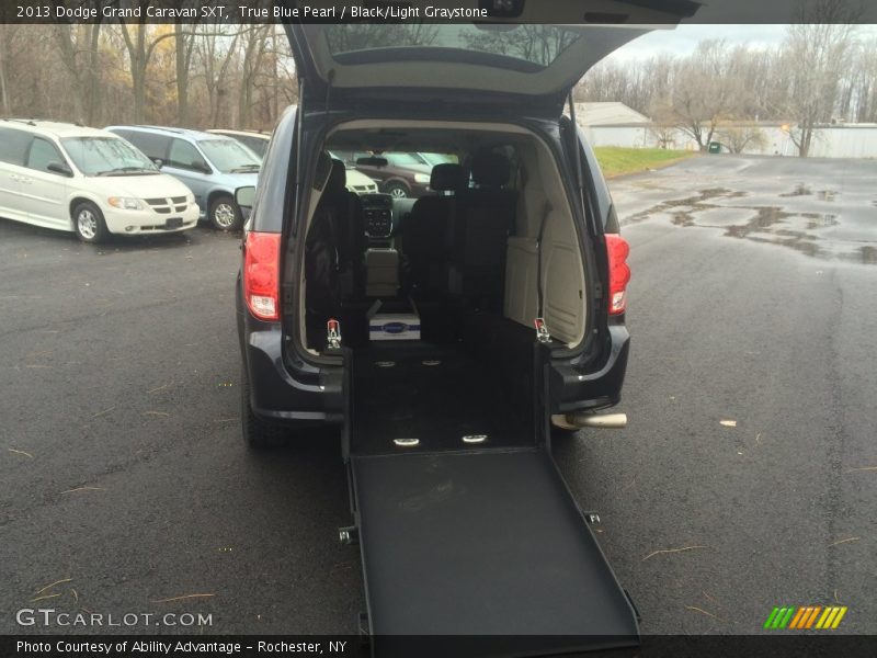 True Blue Pearl / Black/Light Graystone 2013 Dodge Grand Caravan SXT