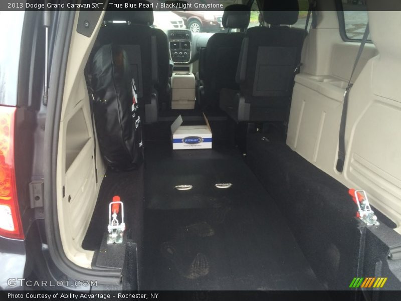 True Blue Pearl / Black/Light Graystone 2013 Dodge Grand Caravan SXT