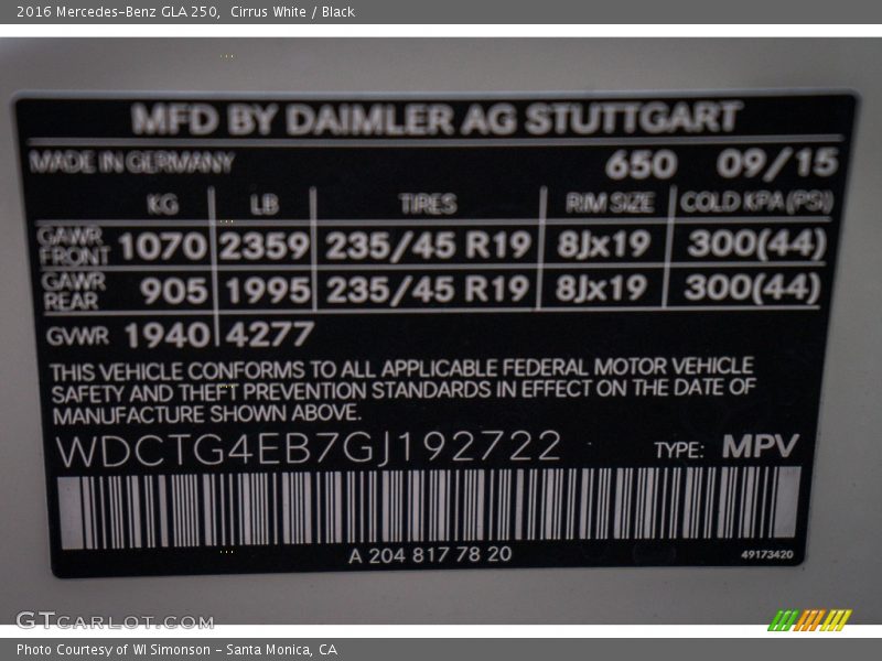 Cirrus White / Black 2016 Mercedes-Benz GLA 250
