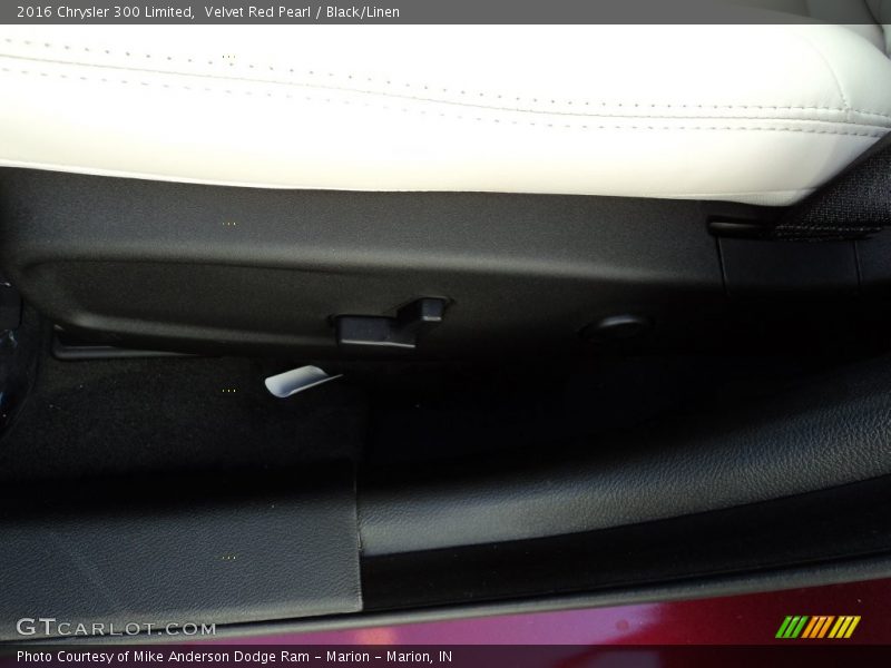 Velvet Red Pearl / Black/Linen 2016 Chrysler 300 Limited
