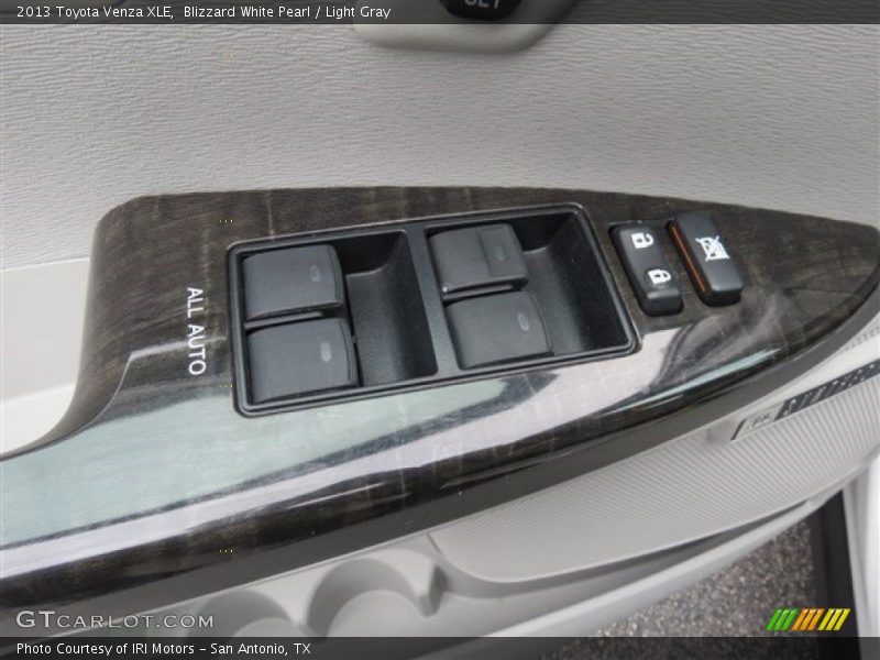 Blizzard White Pearl / Light Gray 2013 Toyota Venza XLE