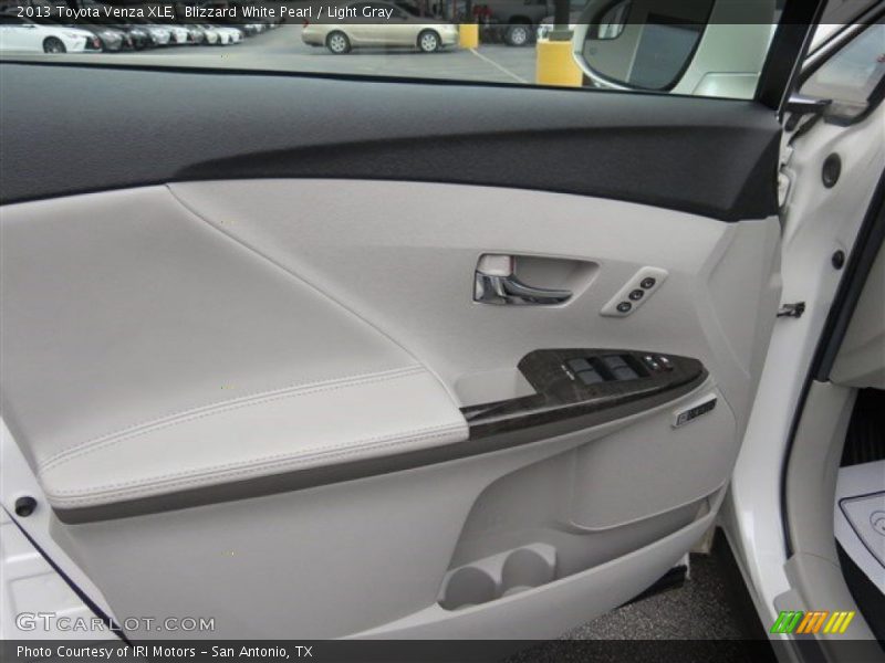 Blizzard White Pearl / Light Gray 2013 Toyota Venza XLE