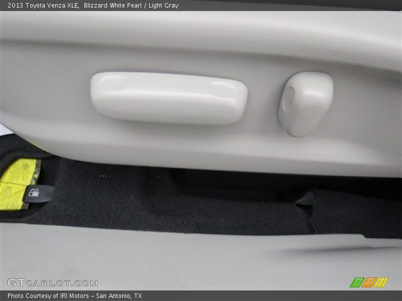 Blizzard White Pearl / Light Gray 2013 Toyota Venza XLE