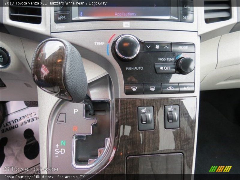 Blizzard White Pearl / Light Gray 2013 Toyota Venza XLE