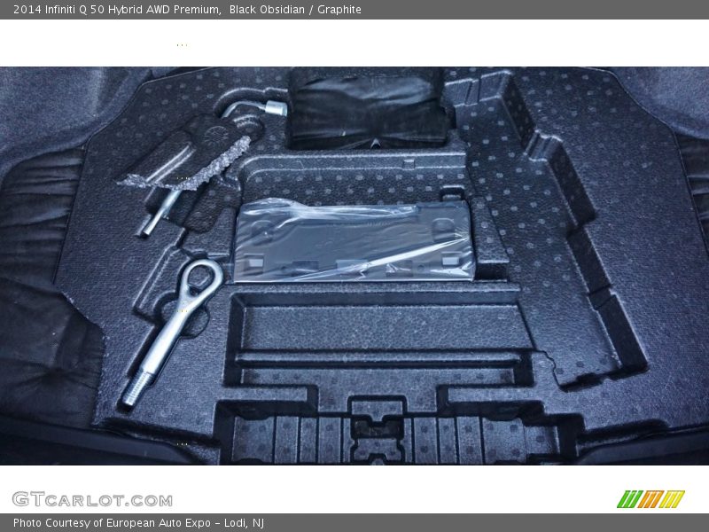 Tool Kit of 2014 Q 50 Hybrid AWD Premium