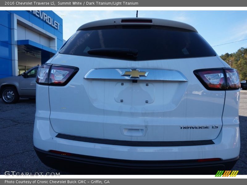 Summit White / Dark Titanium/Light Titanium 2016 Chevrolet Traverse LS