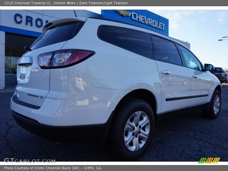 Summit White / Dark Titanium/Light Titanium 2016 Chevrolet Traverse LS