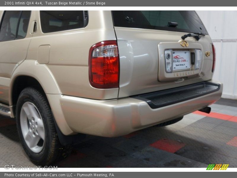 Tuscan Beige Metallic / Stone Beige 2001 Infiniti QX4 4x4