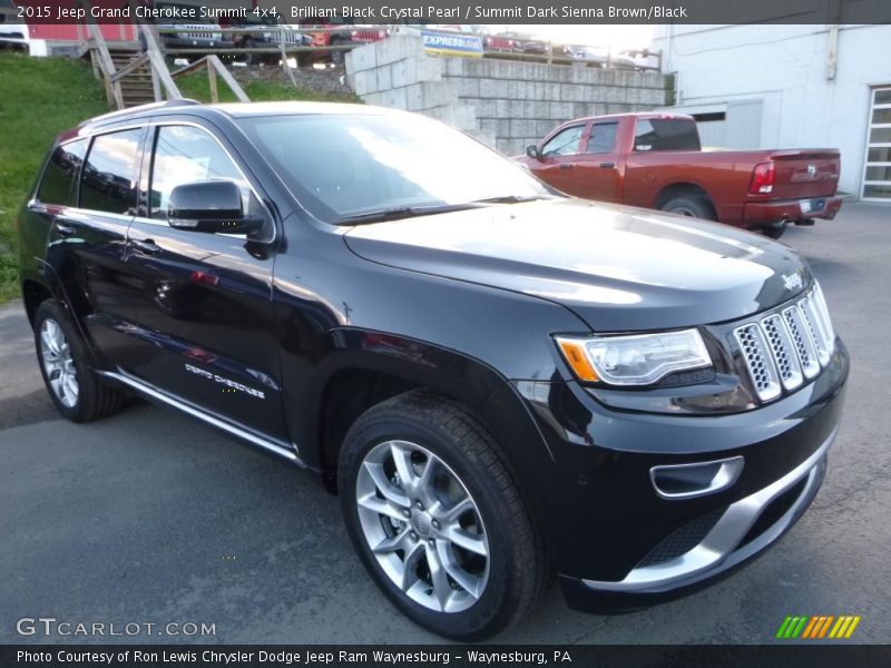 Front 3/4 View of 2015 Grand Cherokee Summit 4x4