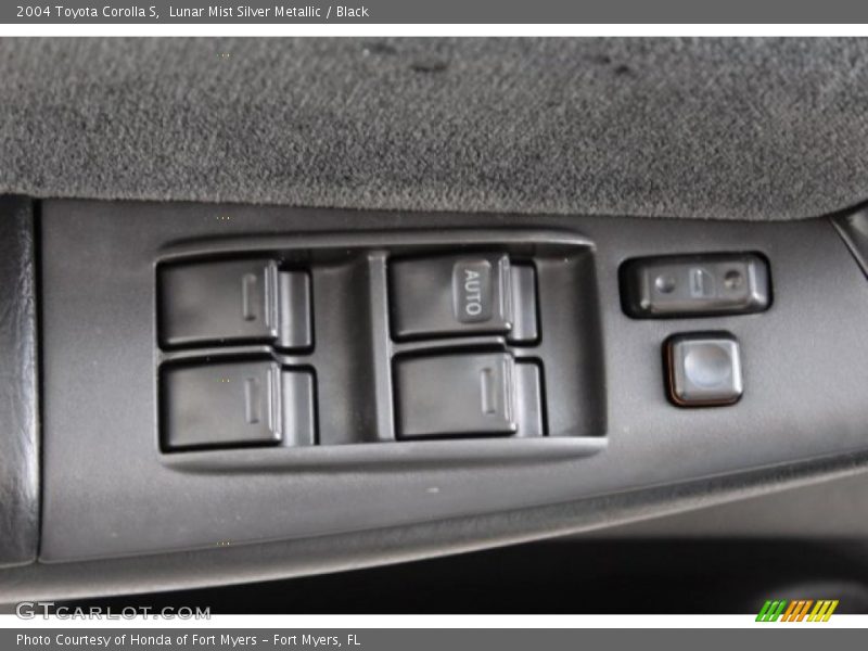 Lunar Mist Silver Metallic / Black 2004 Toyota Corolla S