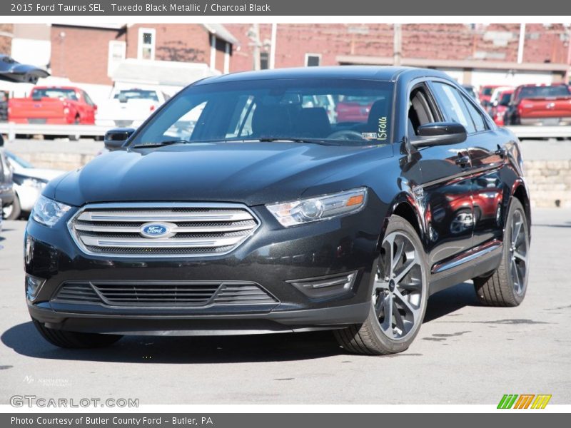 Tuxedo Black Metallic / Charcoal Black 2015 Ford Taurus SEL