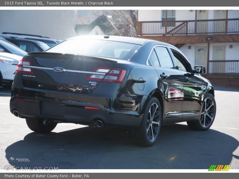 Tuxedo Black Metallic / Charcoal Black 2015 Ford Taurus SEL