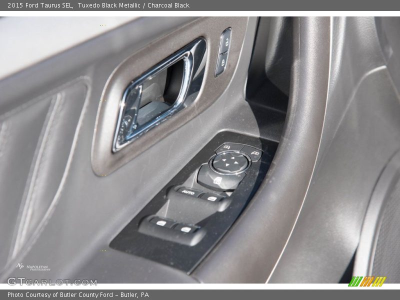 Tuxedo Black Metallic / Charcoal Black 2015 Ford Taurus SEL