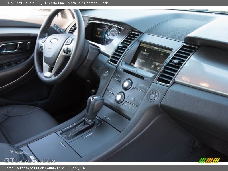 Tuxedo Black Metallic / Charcoal Black 2015 Ford Taurus SEL