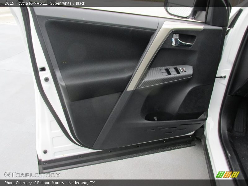 Super White / Black 2015 Toyota RAV4 XLE