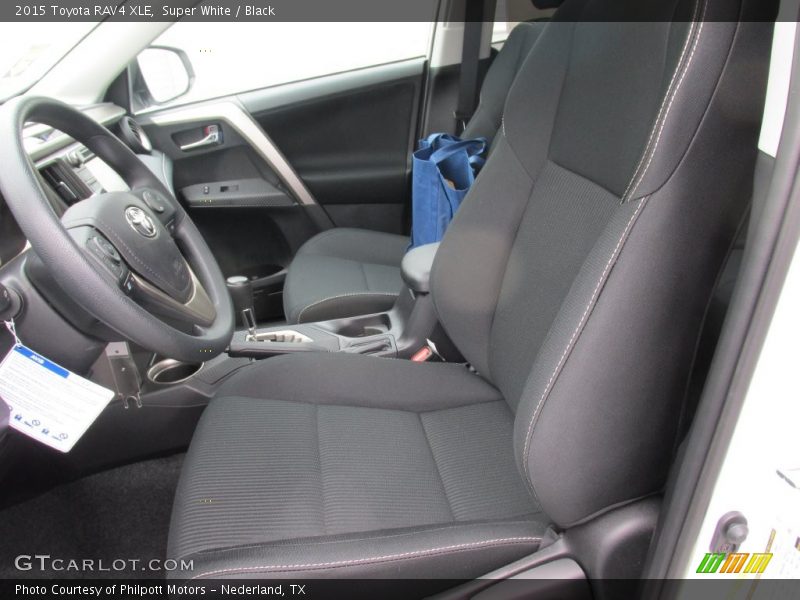 Super White / Black 2015 Toyota RAV4 XLE
