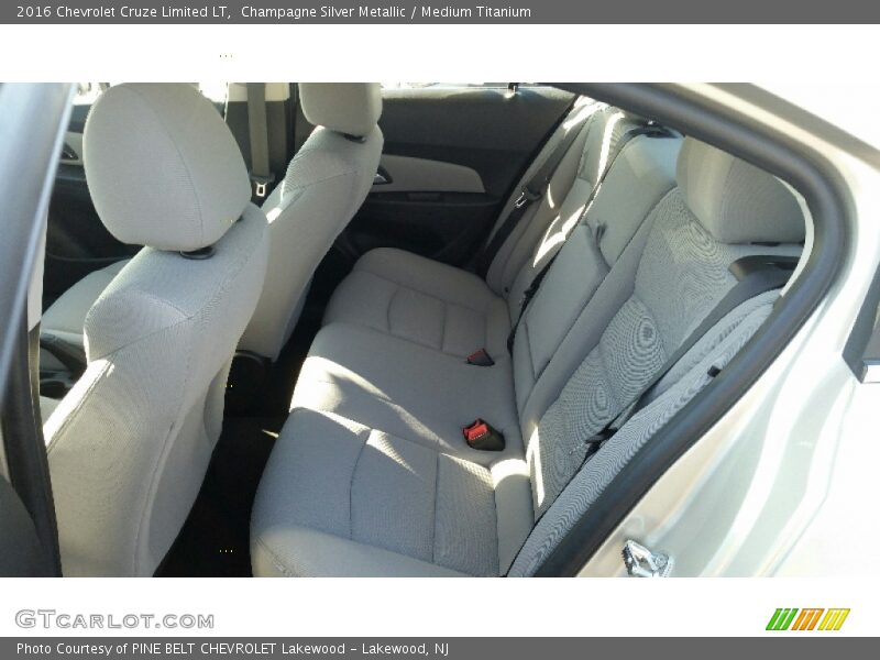 Champagne Silver Metallic / Medium Titanium 2016 Chevrolet Cruze Limited LT