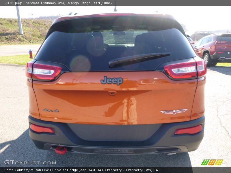 Mango Tango Pearl / Black 2016 Jeep Cherokee Trailhawk 4x4