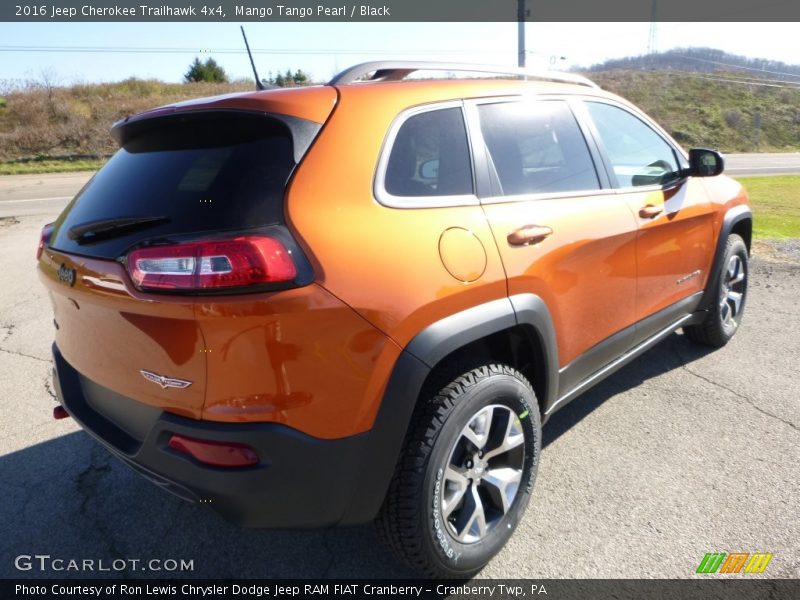 Mango Tango Pearl / Black 2016 Jeep Cherokee Trailhawk 4x4